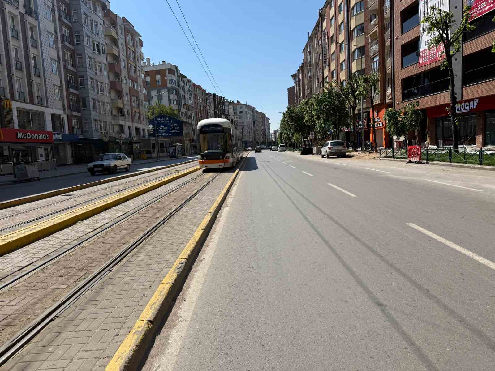 Eskişehir’de bayramın ilk günü sokaklar boş kaldı