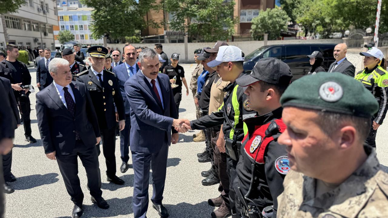 İçişleri Bakanı Çiftçi, emniyet ve jandarma personeliyle bayramlaştı