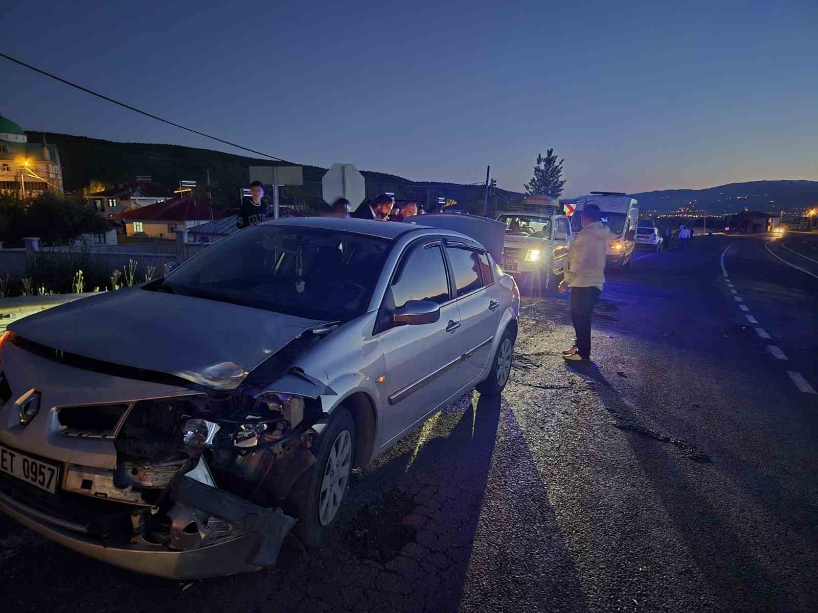 Bingöl’de otomobil ile hafif ticari araç çarpıştı: 1 yaralı