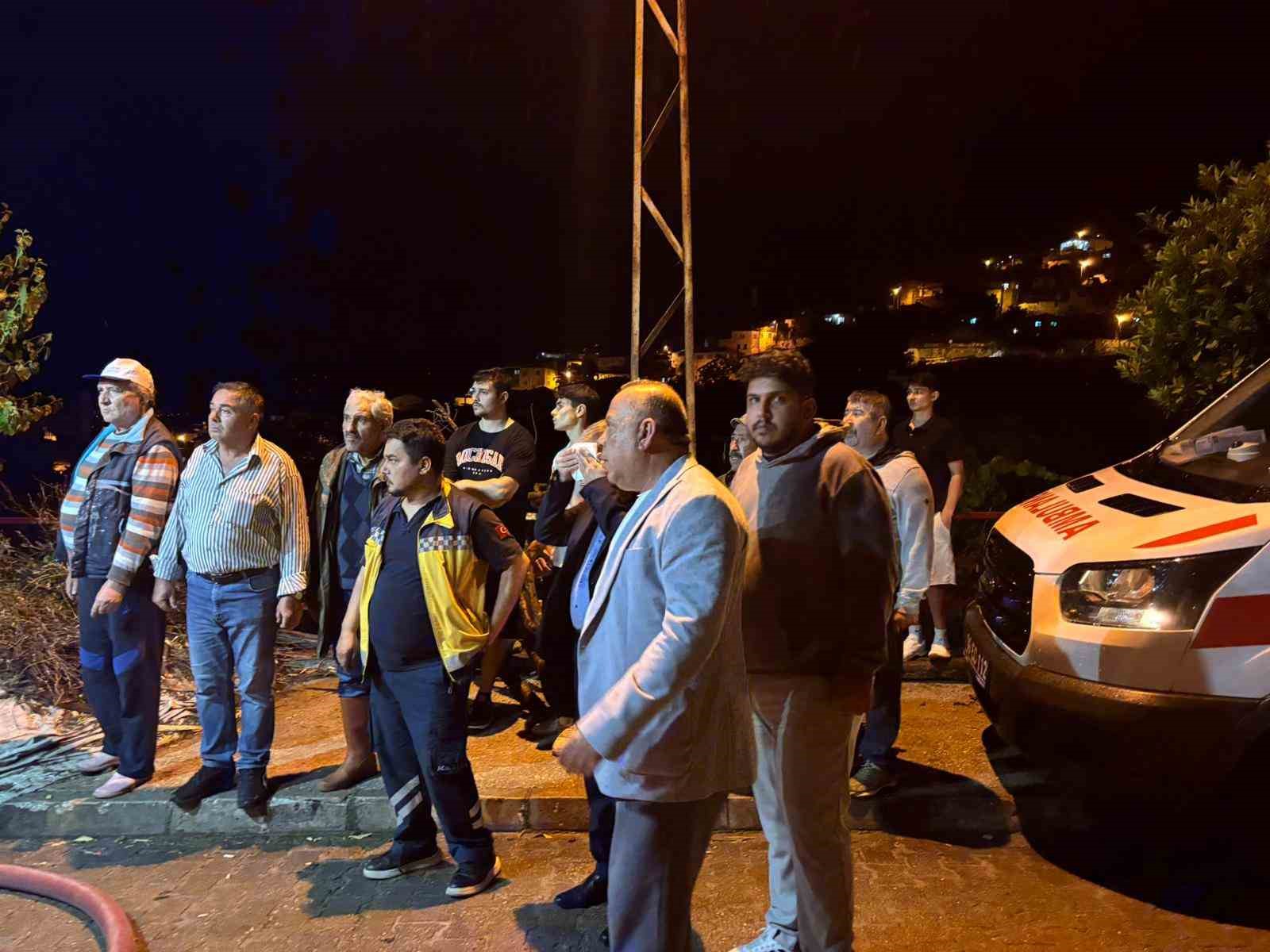 Başkan Özel yangın söndürme çalışmalarını yerinde takip etti