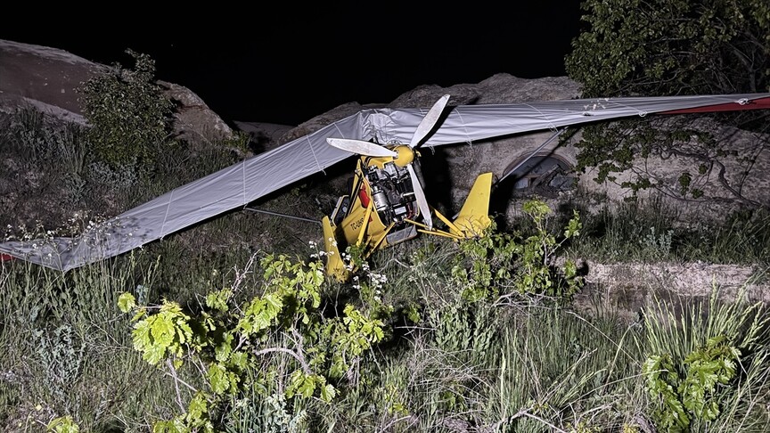 Nevşehir'de acil iniş yapan microlighttaki pilot ve yolcu yaralandı
