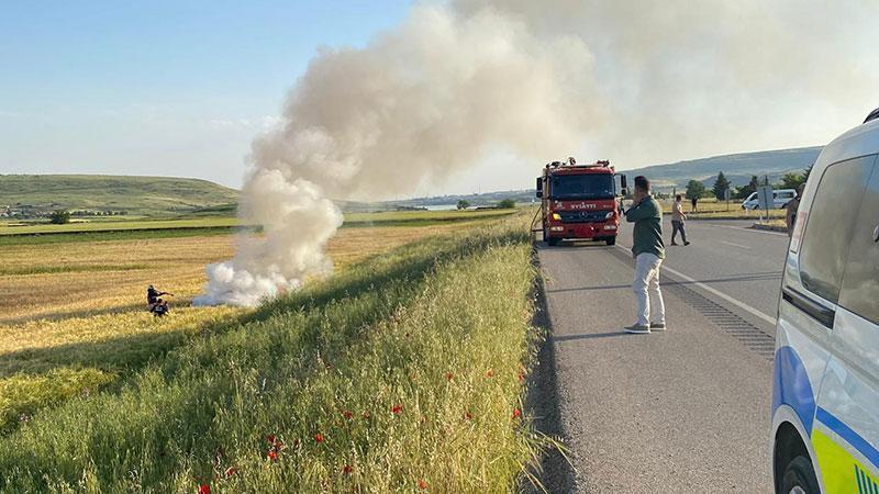 Kilis'te otomobil tarlaya savruldu: 6 yaralıKilis'te sürücüsünün kontrolünden çıkıp tarlaya savrulan otomobilde 6 kişi yaralandı.