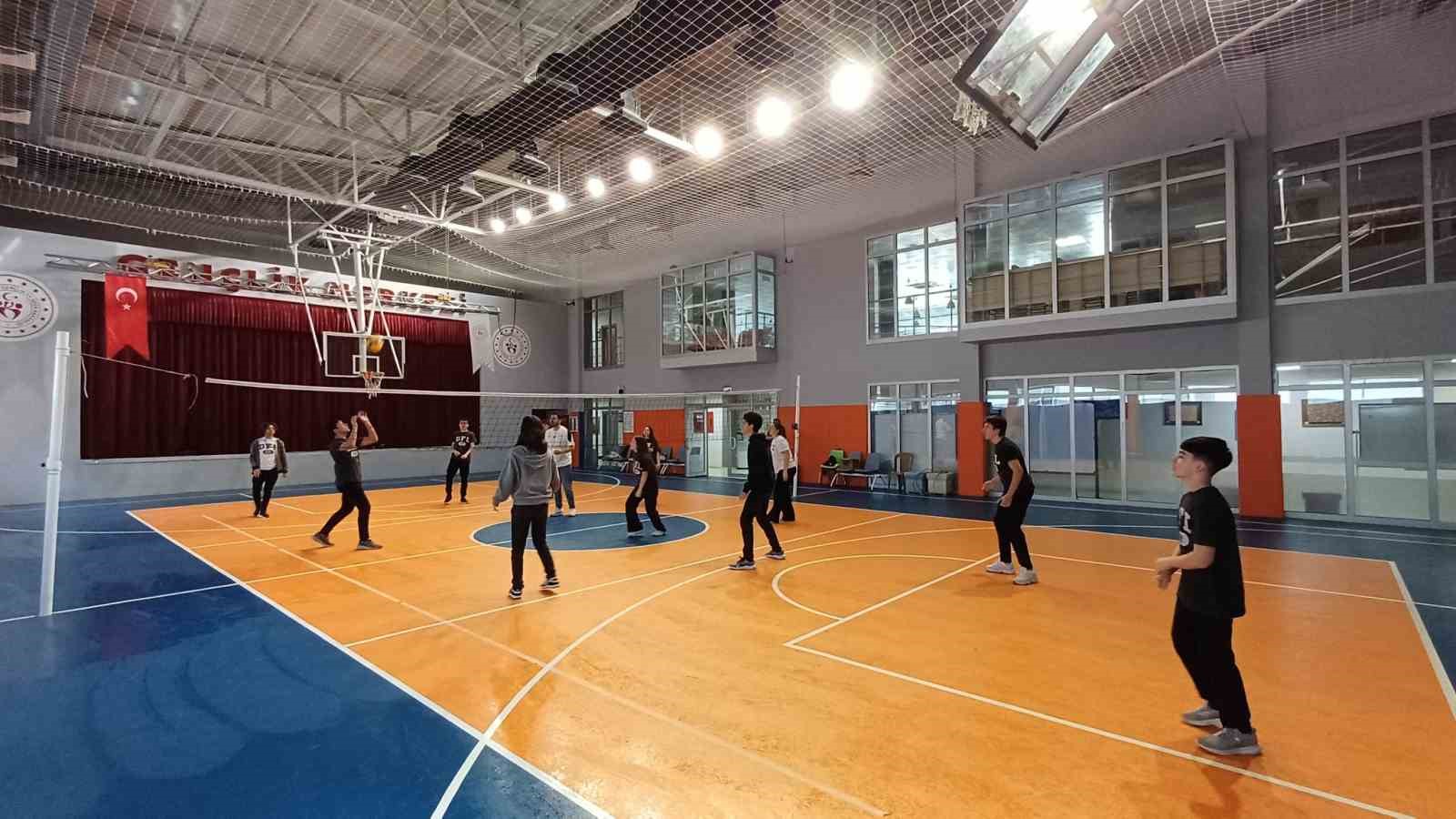 Öğrenciler Gençlik Merkezinde spor ve sanatla buluştu