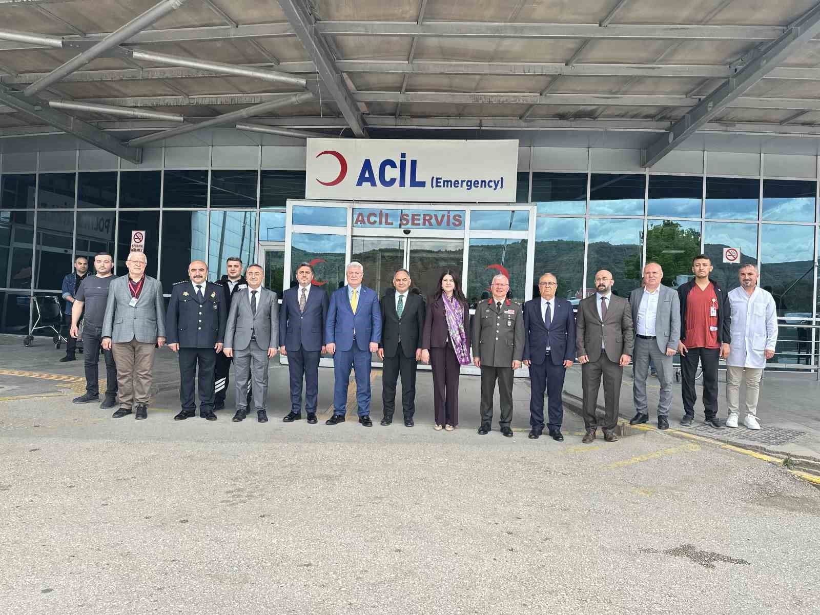 Çankırı’da protokol üyeleri, bayramda çalışan kurum personelleriyle bayramlaştı
