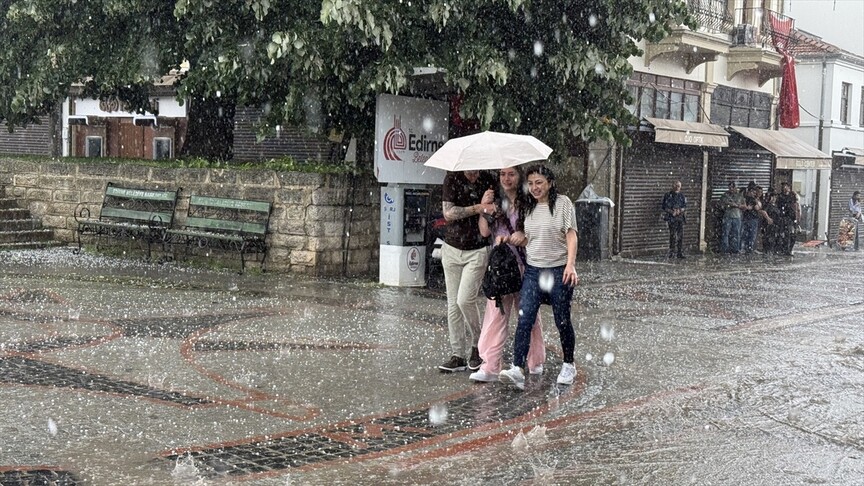 Edirne ve Afyonkarahisar'da sağanak ve dolu etkili oldu
