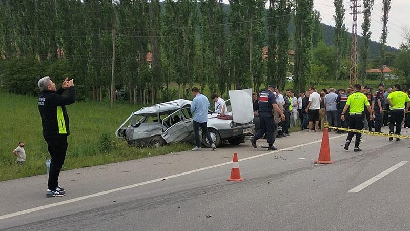 Amasya’da iki otomobil çarpıştı: Dede ve torun öldü, 2 yaralı
