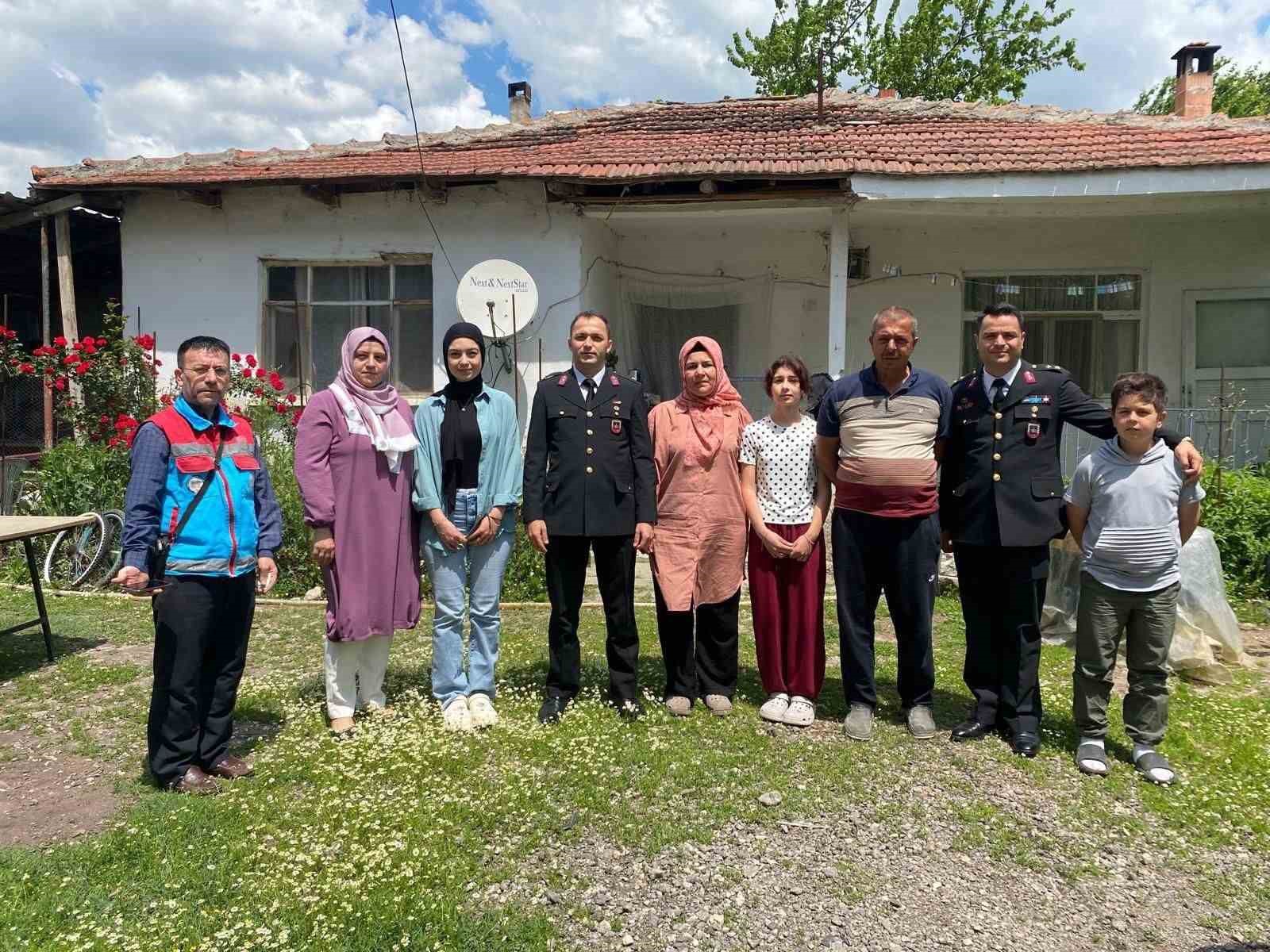 Bilecik’te şehit ve gazi ailelerine bayram ziyareti