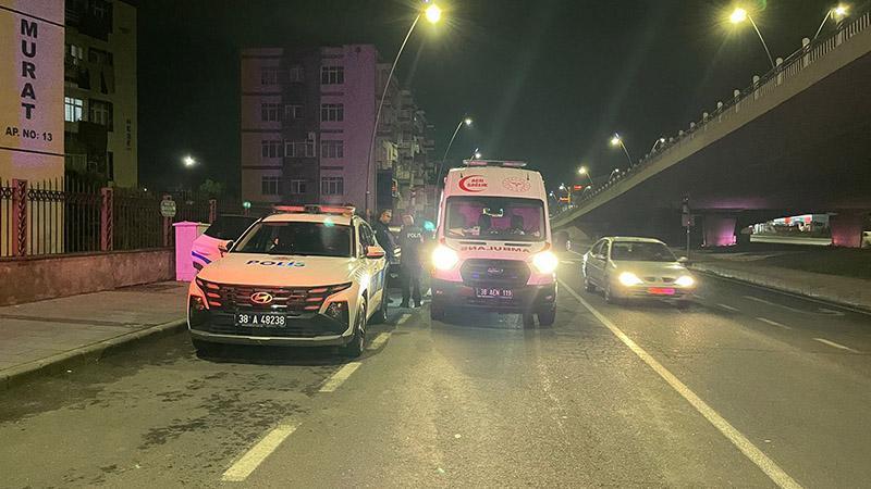 Kuzenler arasında bıçaklı kavga: 1 yaralıKayseri’de amca çocukları arasında çıkan bıçaklı kavgada 1 kişi yaralandı.