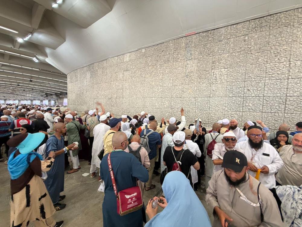 Şeytanı taşladılar, haccı tamamladılar