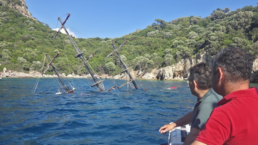 Marmaris'te günübirlik tur teknesi battı