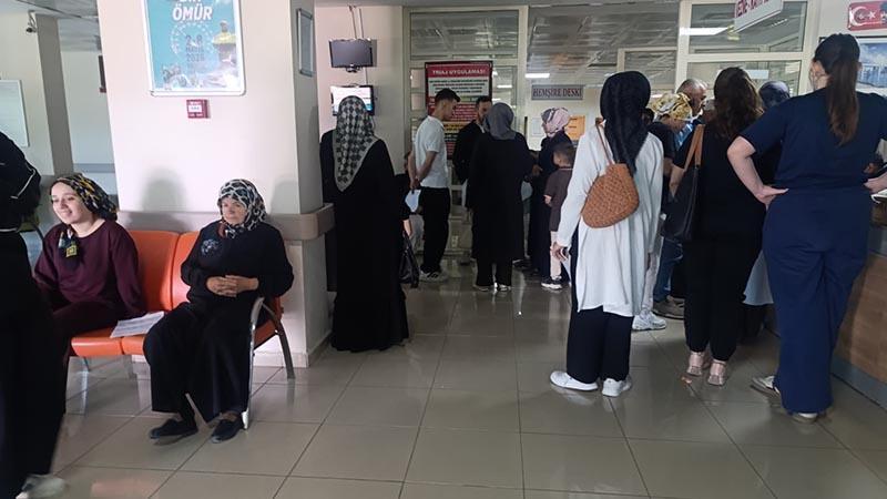 Bursa'da 55 kişi zehirlenme şüphesiyle hastaneye başvurduBursa’nın Orhaneli ilçesi Firuz Mahallesi’nde, mide bulantısı ve kusma şikayeti yaşayan 55 kişi, zehirlenme şüphesiyle hastanede tedaviye alındı.