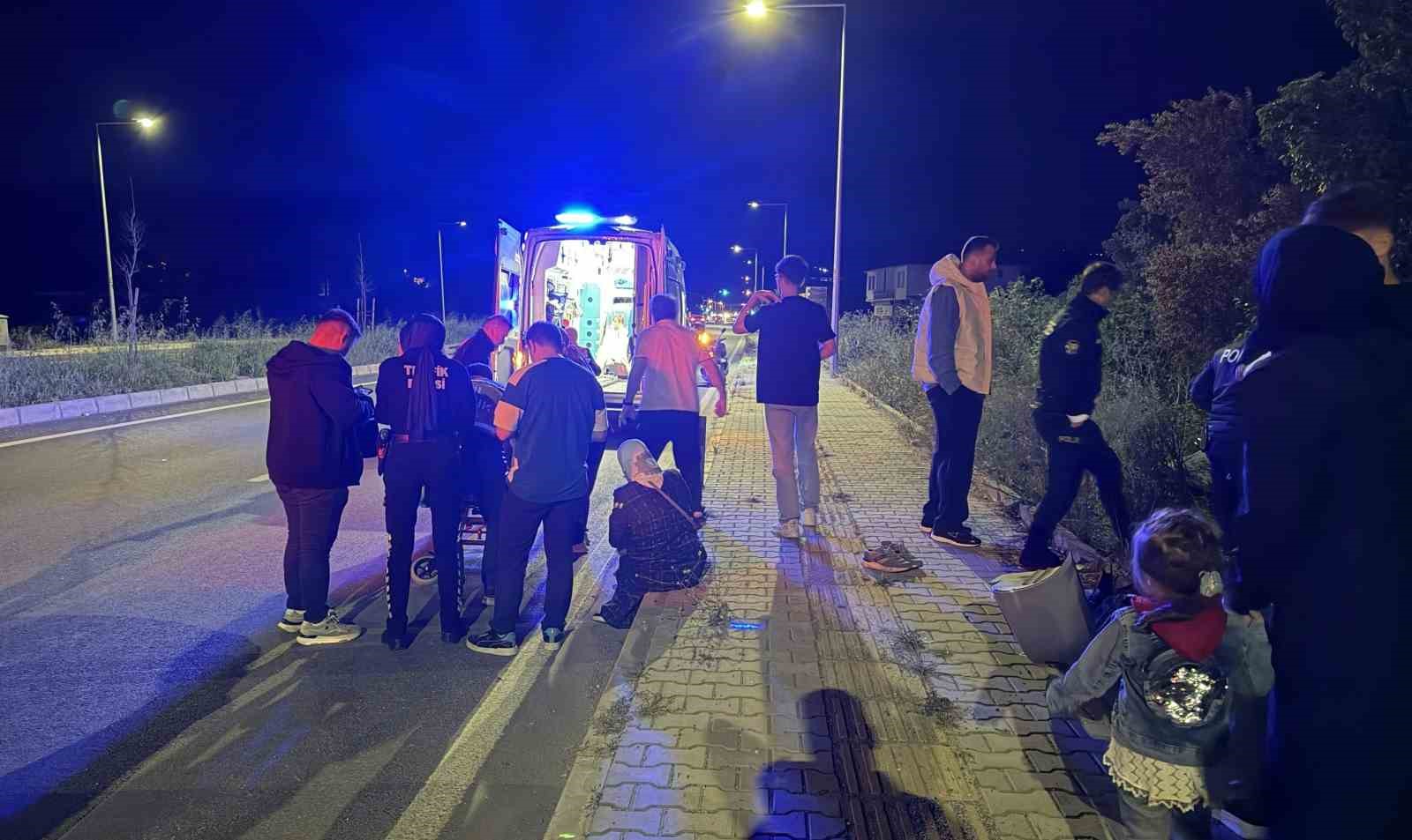 Direksiyon hakimiyetini kaybetti, tarlaya uçtu: 4 yaralı