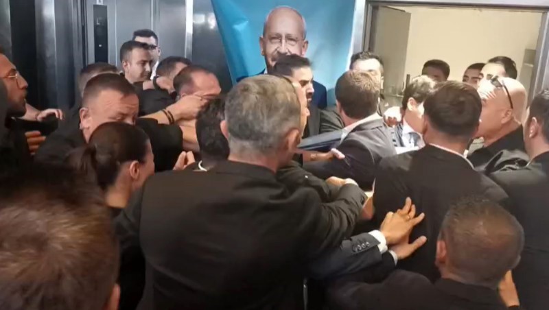 Kılıçdaroğlu, 2.5 yıl sonra CHP Genel Merkezi’nde