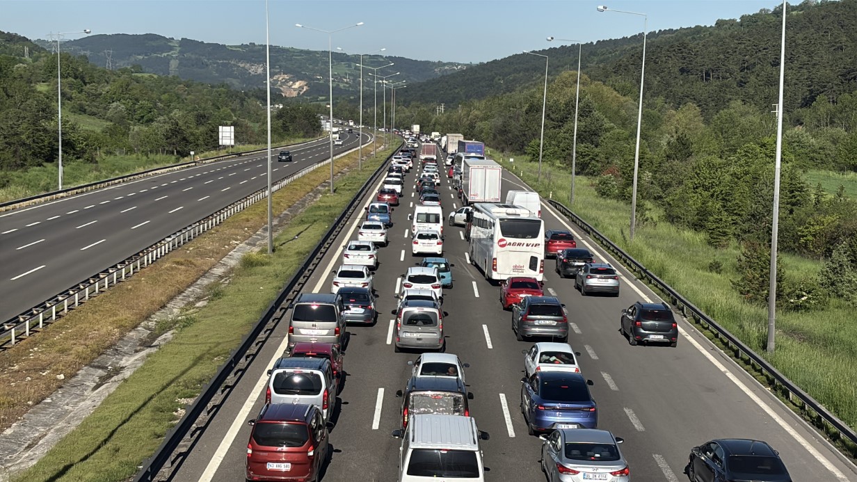 Tatilcilerin dönüşü sürüyor
