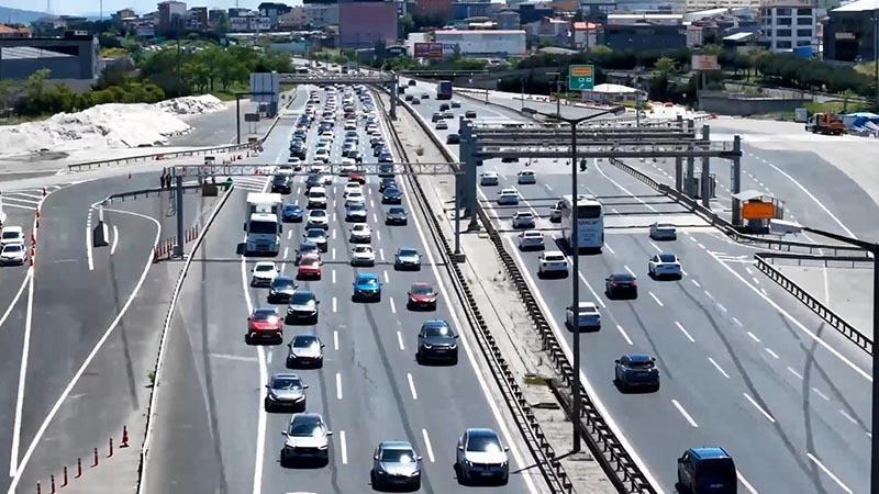 Bayramın son gününde Çamlıca'da yoğunluk Hadımköy'de akıcı trafik