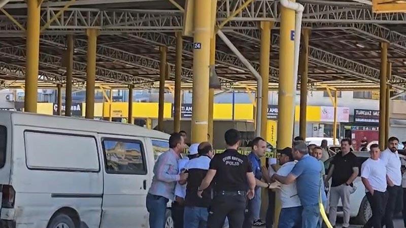 Otomobile silahlı saldırı: 2 ölü
