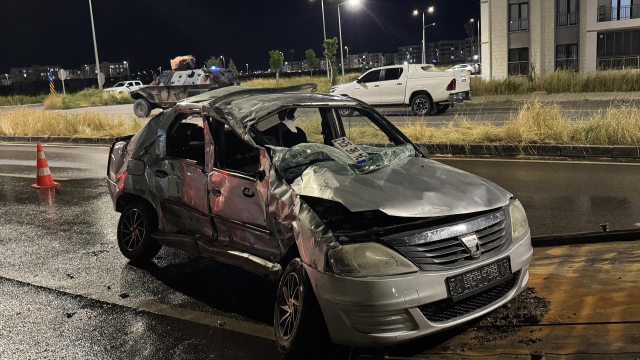Diyarbakır'da otobüs ve otomobil çarpıştı: 2 ölü, 5 yaralı