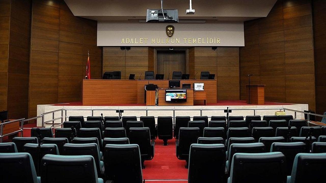 Karısını öldüren şüphelinin önceden çelenk göndermesi planlı cinayetin delili sayıldı