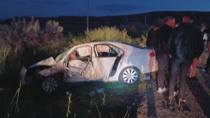 Çorum'da iki otomobil çarpıştı: 1 ölü, 6 yaralıÇorum'un İskilip ilçesinde iki otomobilin çarpıştığı kazada Osman Bağdat (69) hayatını kaybederken, 6 kişi de yaralandı.