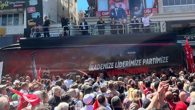 Özgür Özel: Derhal kurultay yapın, partiyi seçilmiş bir genel başkana kavuşturun