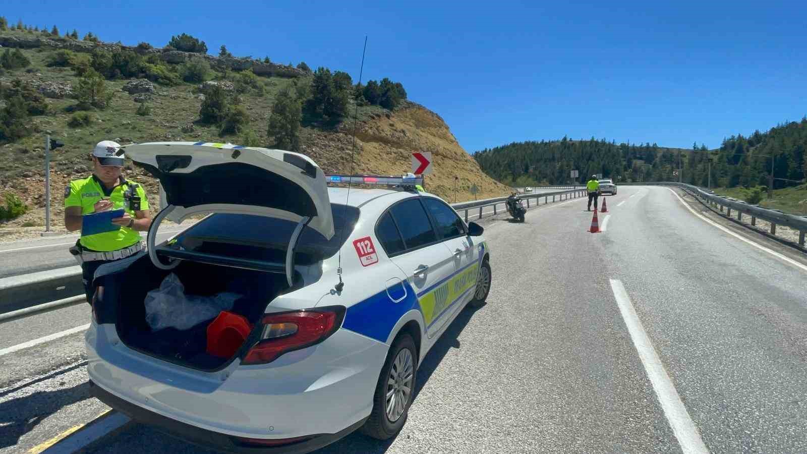 Kontrolden çıkan motosiklet bariyerlere çarptı: 1 yaralı
