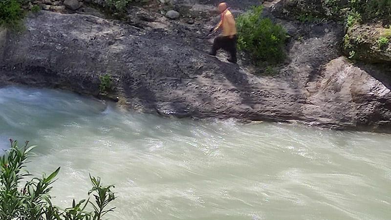 Serinlemek için girdiği çayda akıntıya kapılarak kaybolduAdana'nın Karaisalı ilçesinde serinlemek için çaya giren kişi, akıntıya kapılarak kayboldu.