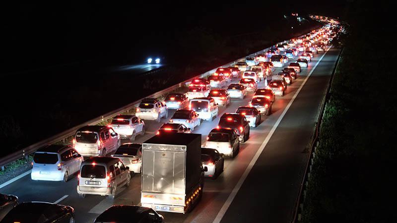 Anadolu Otoyolu Düzce geçişinde trafik durma noktasına geldi