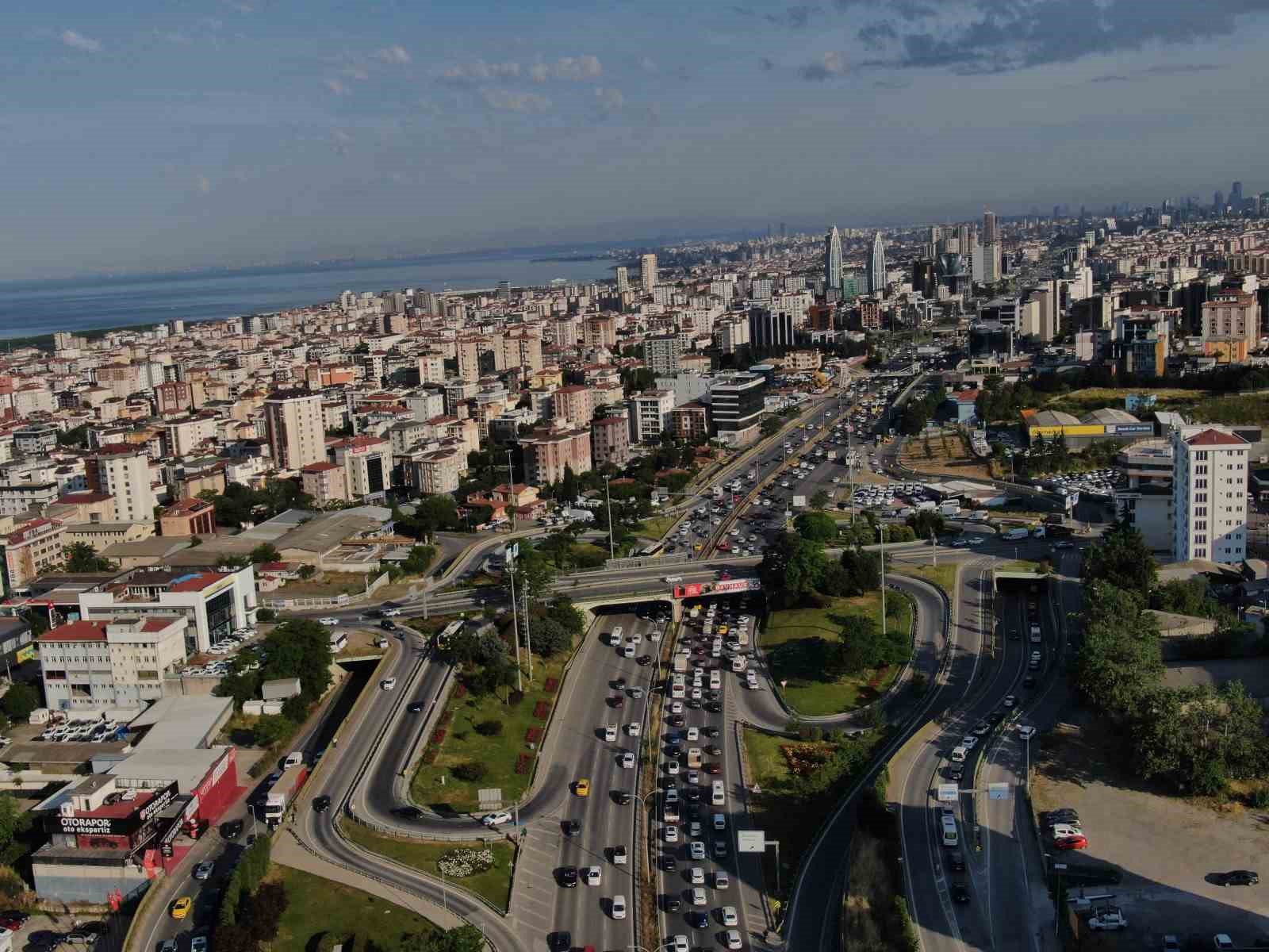 Bayram tatili sona erdi: D-100’de yoğunluk oluştu