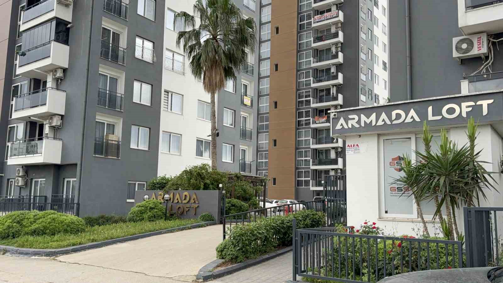 Komşusunun evine otomatik tabancayla ateş açtı