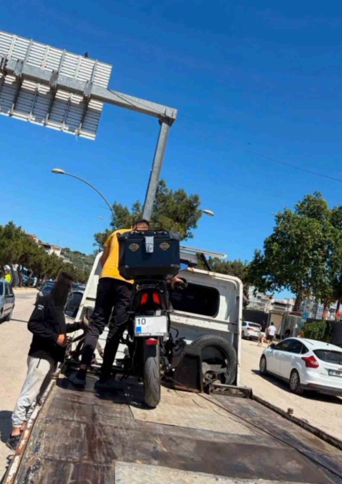 "Dur" ihtarına uymadı, ehliyetsiz çıktı: 240 bin lira ceza yedi