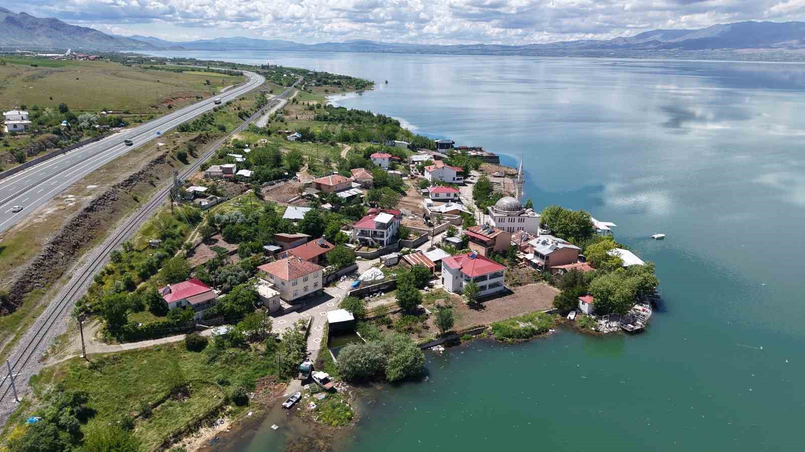 Elazığ’da kuraklık alarmı veren nokta yeniden suya gömüldü