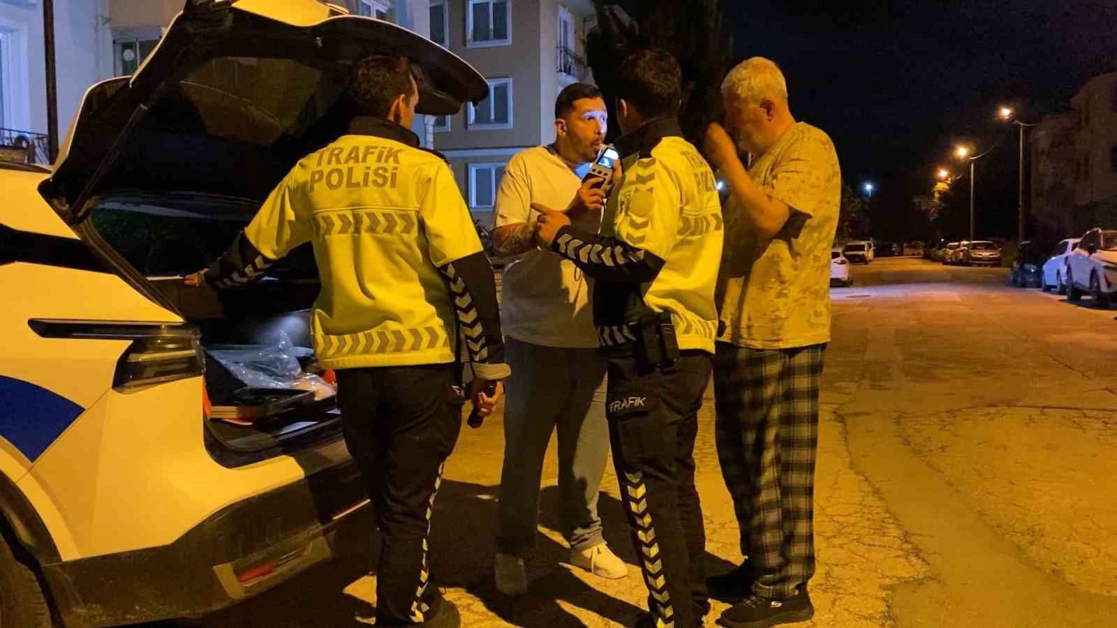 Bursa’da alkollü sürücüye alkolmetre dersi kamerada