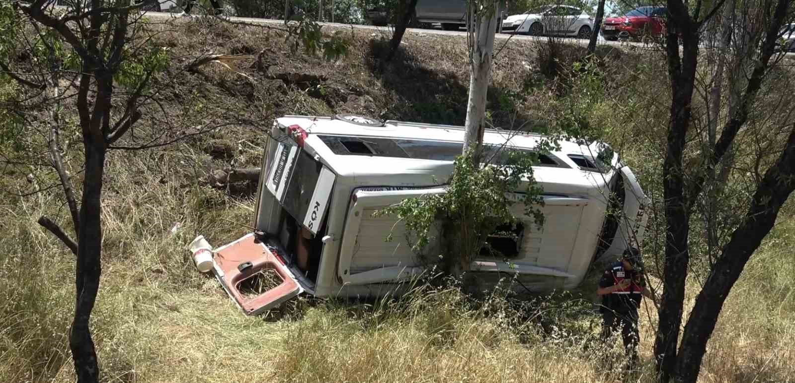 Balıkesir’de yolcu minibüsü ile otomobil kaza yaptı; 14 yaralı