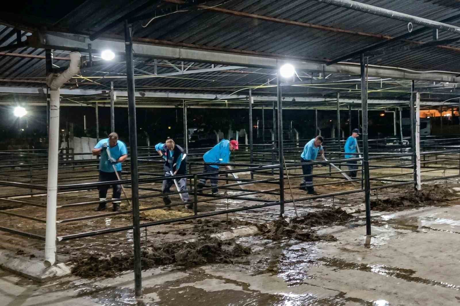 Efeler’de bayram sonrası kapsamlı temizlik seferberliği