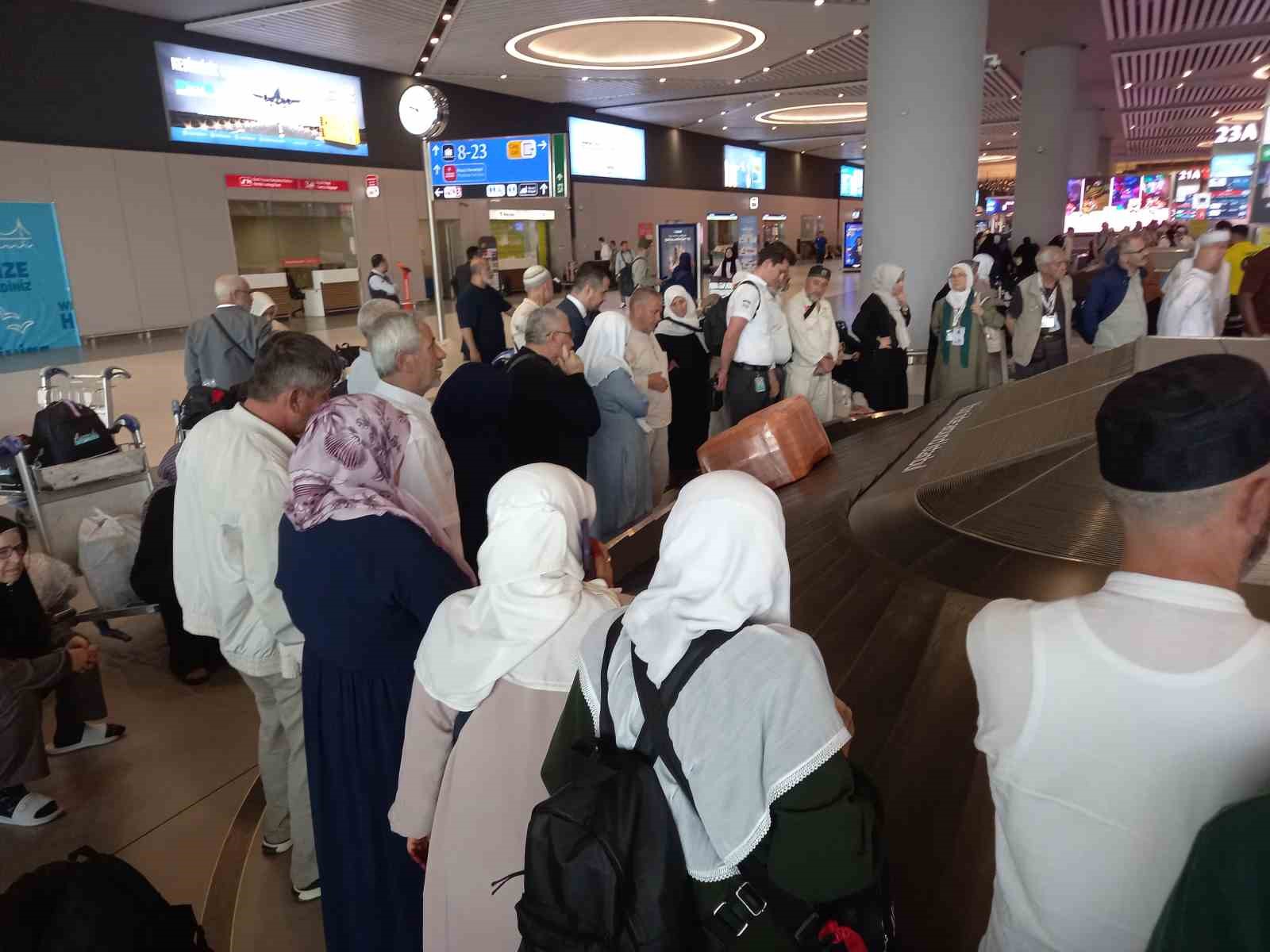 Hacılar kutsal topraklardan yurda dönmeye başladı
