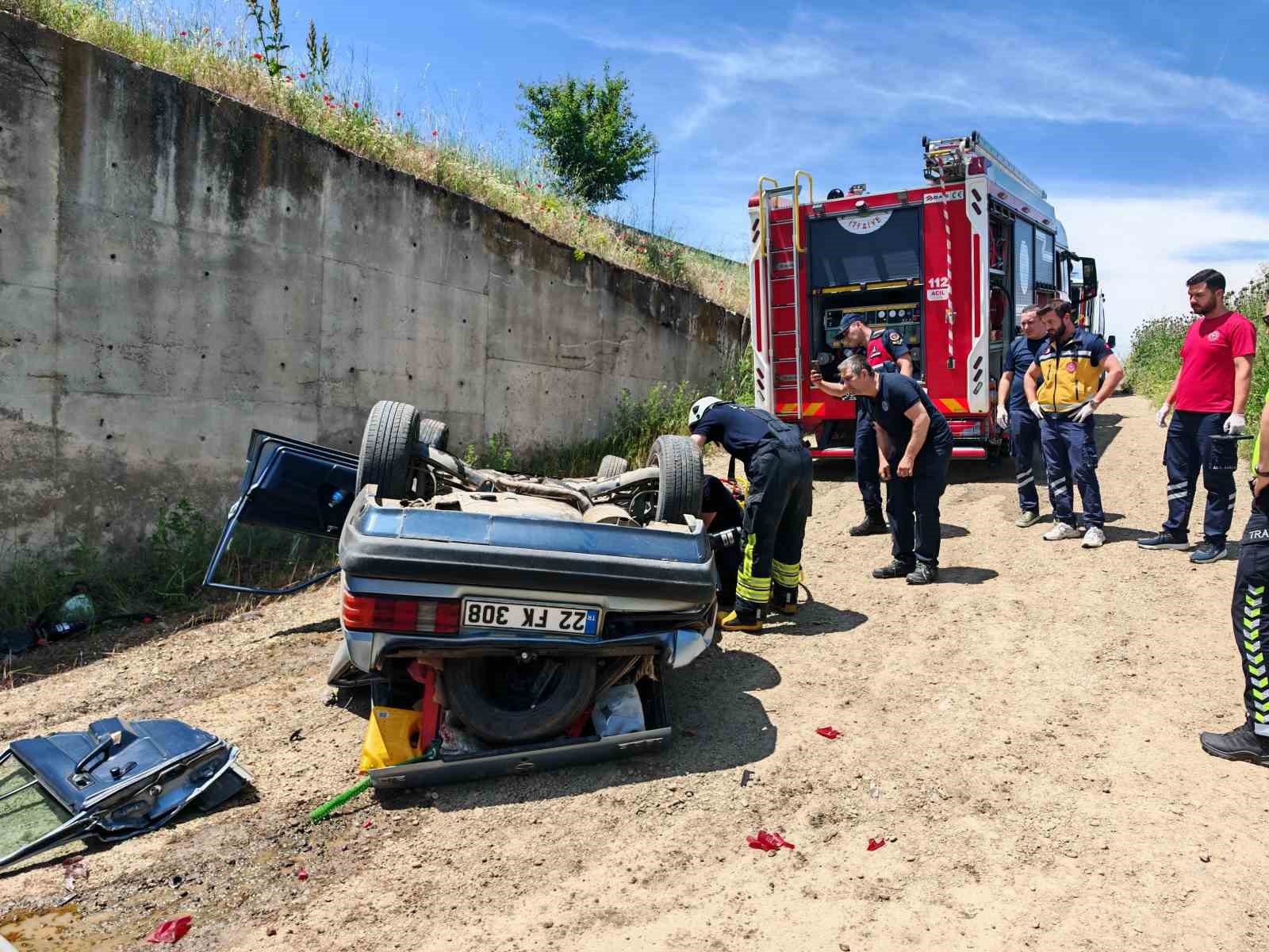 Tekirdağ’da otomobil menfeze uçtu: Sürücü hayatını kaybetti