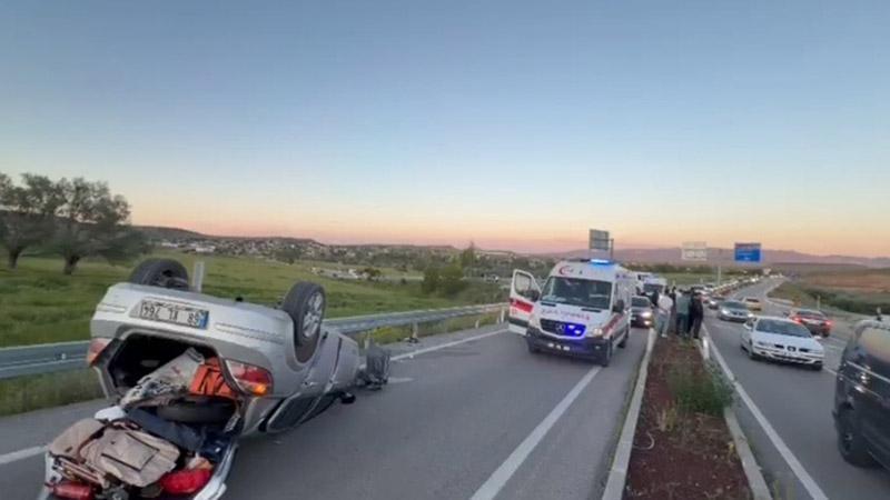 Piknik dönüşü kazada yaralanan 4'ü çocuk 7 kişi taburcu olduAksaray’da, piknik dönüşü, otomobilin refüje çarpıp takla attığı kazada yaralanan aynı aileden 4’ü çocuk 7 kişi, taburcu oldu.