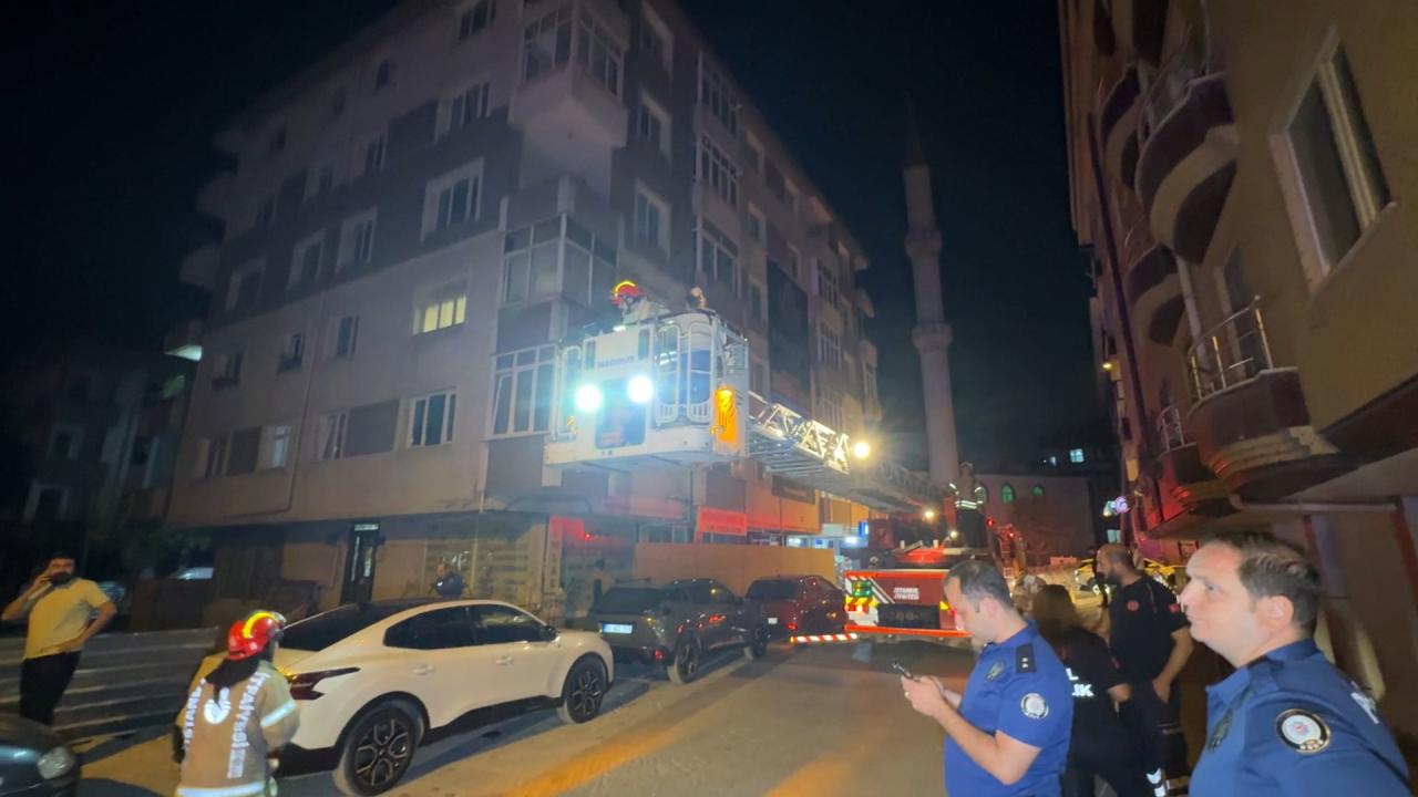 Avcılar'da kolonlarından ses gelen 5 katlı bina tahliye edildi