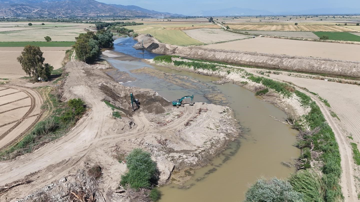 Menderes Nehri’nde ıslah çalışmaları sürüyor