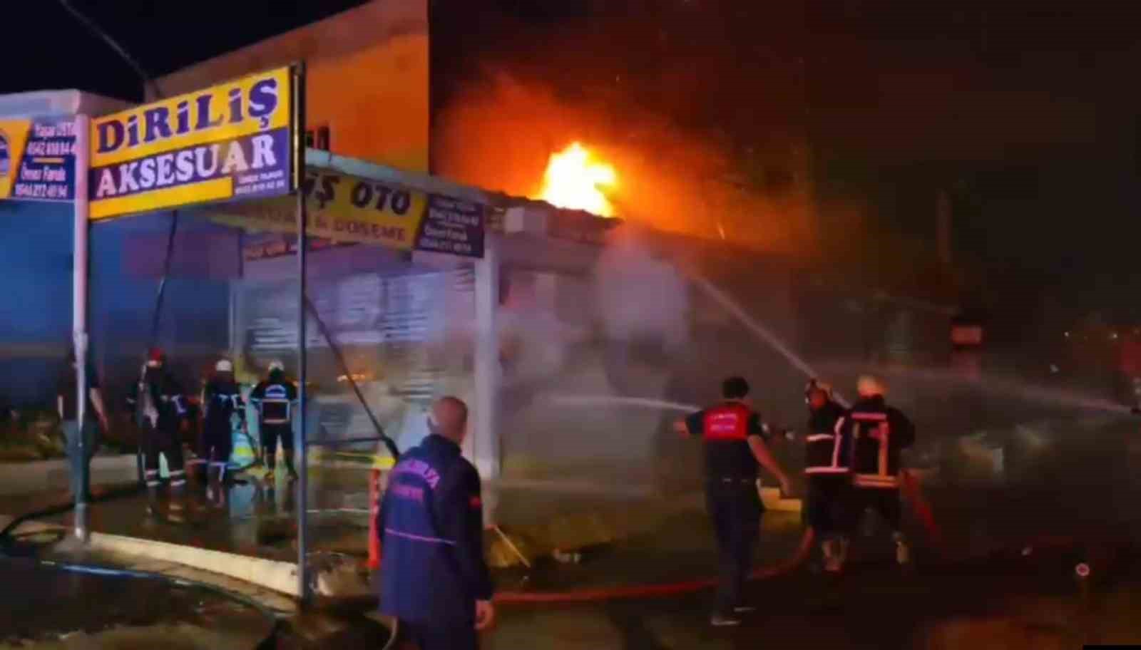Şanlıurfa’da iki iş yerinde çıkan yangın kontrol altına alındı