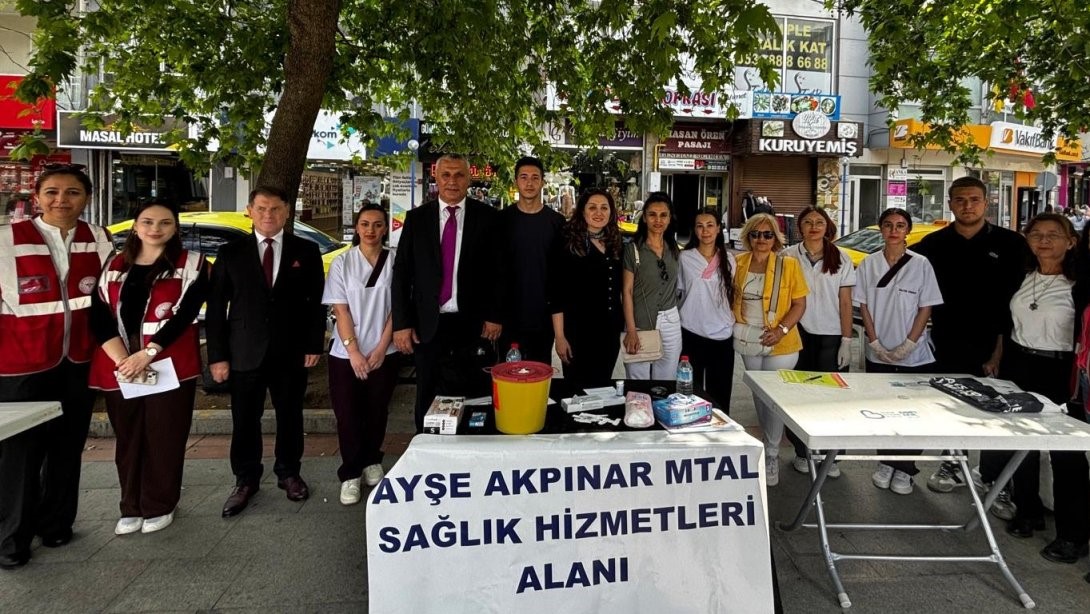 Burhaniye’de genç sağlıkçılar mesleklerini tanıttılar