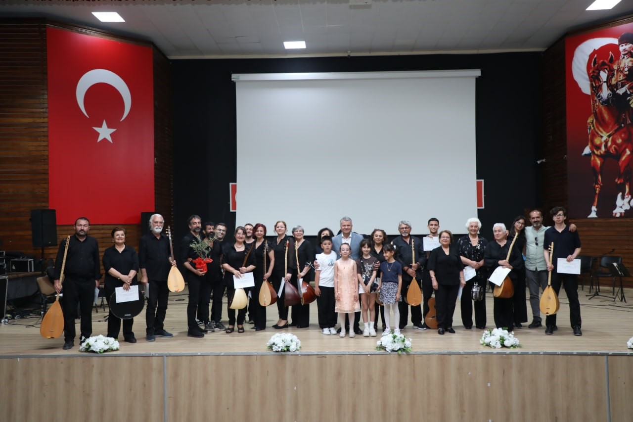Edremit Belediyesi kursiyerlerinden müzik ziyafeti