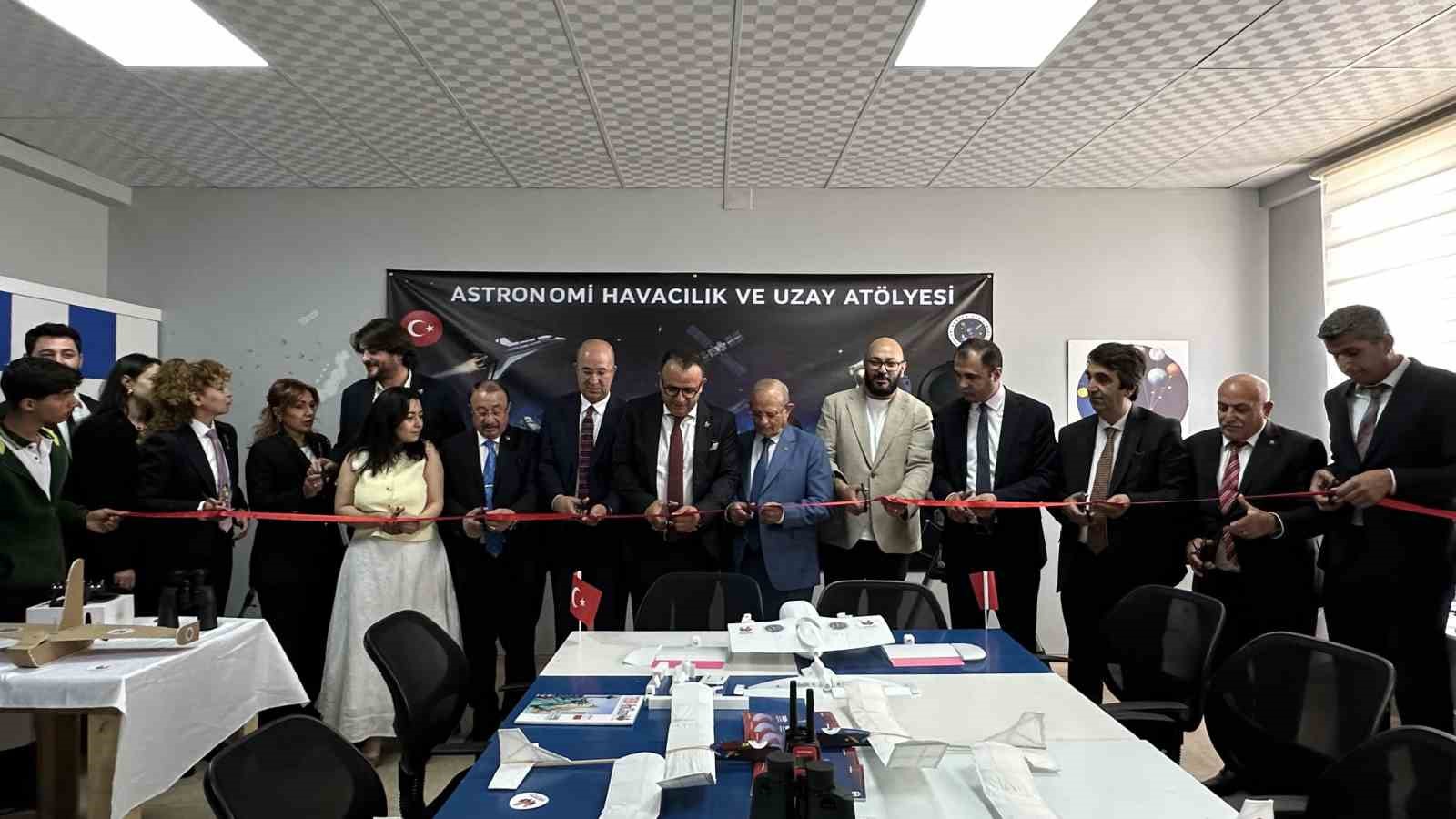 Yüksekova’da ‘Astronomi, Havacılık ve Uzay Atölyesi’ açıldı