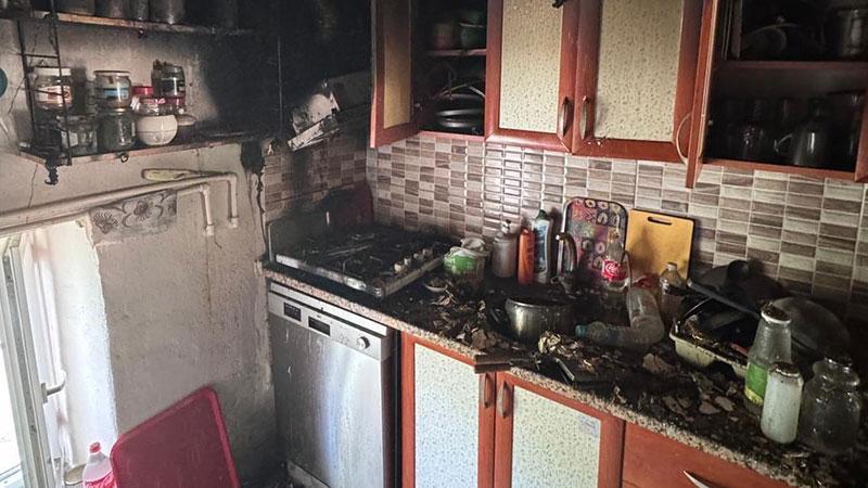 Elektrikli ocaktan çıkan yangın, mutfak eşyaları kullanılamaz hale getirdi