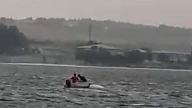 Küçükçekmece Gölü'nde alabora olan kayık battı; mahsur kalanlar kurtarıldı