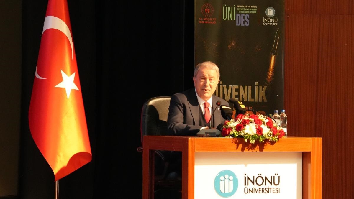 TBMM Milli Savunma Komisyonu Başkanı Hulusi Akar, Malatya’da öğrencilerle buluştu