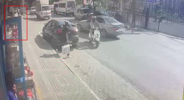 Avcılar’da çocuklar arasında çıkan kavgada bir kişi bıçaklandı: O anlar kamerada
