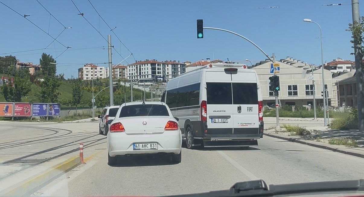 Trafiği tehlikeye düşüren servise 10 bin TL ceza