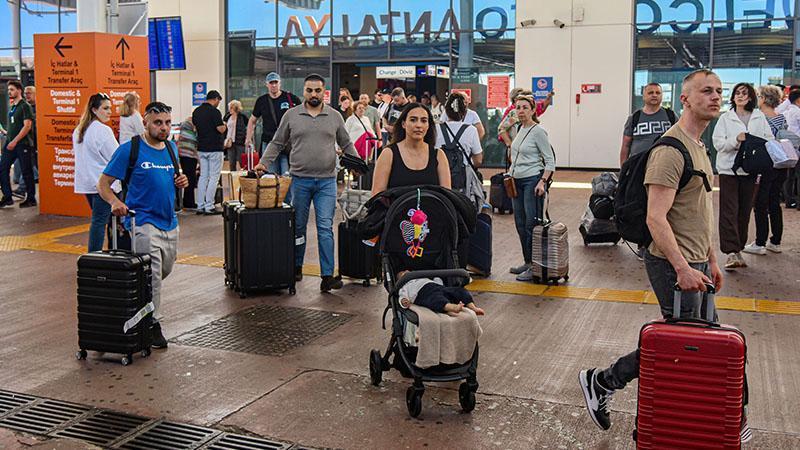 Antalya'ya 5 ayda hava yoluyla 3,5 milyon turist geldi