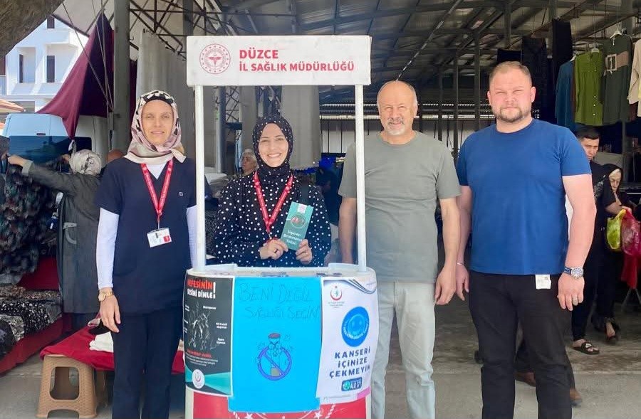 Çarşıda pazarda sağlıkla ilgili bilgilendirme